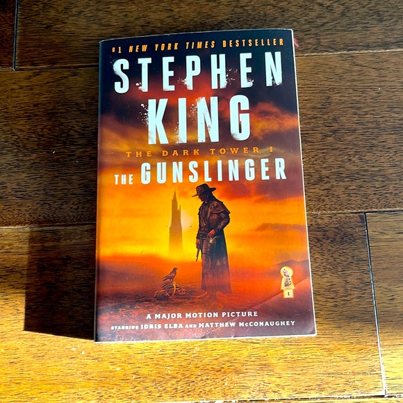 The dark tower 1 the Gunslinger by Stephen King book - Picture 1 of 3